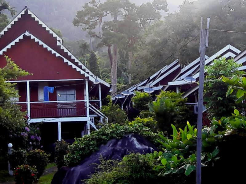 Marina Bay Resort & Restaurant Kampung Genting Exteriér fotografie